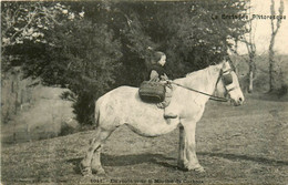 Carhaix * En Route Pour Le Marché * Jeune Fillette Du Pays Sur Un Cheval - Carhaix-Plouguer