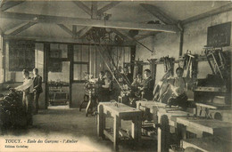 Toucy * école Des Garçons * L'atelier - Toucy