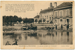 COURSON - Le Groupe Scolaire Et L'Abreuvoir - Courson-les-Carrières