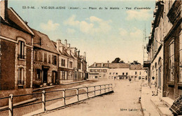 Vic Sur Aisne * La Place De La Mairie * Vue D'ensemble Restaurant Café Le Lion D'Or - Vic Sur Aisne