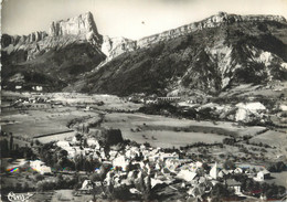 / CPSM FRANCE 38 "Clelles, Vue Générale Et Le Mont Aiguille" - Clelles