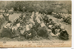 CPA BRETAGNE. UNE NOCE DE 1500 PERSONNES AU PAYS DE CORNOUAILLE. LE FESTIN. COTE DES FEMMES 1916 - France - 1916 - Réceptions