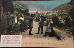 Cpa, 43/ HAUTE LOIRE, Folklore, LE VELAY Pittoresque. La Bourrée D'Auvergne "la Bourreio D'Aubergno" (Occitan) - Otros & Sin Clasificación