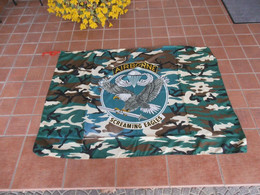 BANDIERA 101a AIRBORNE DIVISION - SCREAMING EAGLES - Banderas