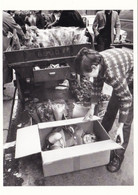 ROBERT DOISNEAU - Le Carton Du 1° Mai Paris 1969 - Doisneau