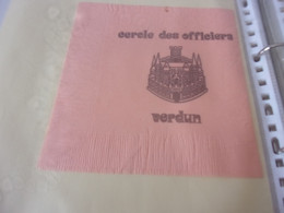 SERVIETTE PUBLICITAIRE  CERCLE  DES OFFICIERS VERDUN - Werbeservietten