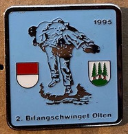 LUTTE SUISSE - SCHWEIZER WRESTLING - SWISS - SVIZZERO-LUCHA SUIZA-SCHWING -2. BIFANGSCHWINGET-OLTEN-1995-FOND BLEU-(21) - Worstelen