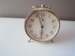 REVEIL VINTAGE VEGLIA EN L'ETAT  Poids 318 Grammes. - Alarm Clocks