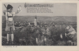 3020) LANGENLOIS -Niederdonau - Jung In Lederhose Mit Weißem Taschentuch Vor Der Stadt - 1941 - Langenlois