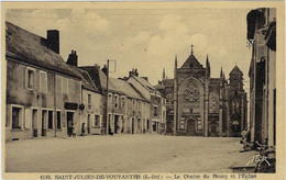 44  Saint Julien De  Vouvantes  -  Le Centre Du Bourg Et L'eglise - Saint Julien De Vouvantes