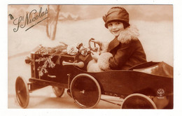 SAINT-NICOLAS  /  FILLETTE  DANS  VOITURE  À  PEDALES ( Chapeau Et Manteau Style Années 20 , Années Folles ) - Saint-Nicholas Day