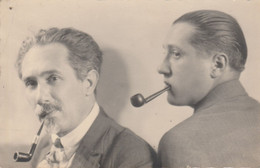Hommes Fumant La Pipe - Tabac