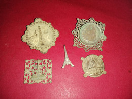 Médailles Broches Anciennes Curiosités Souvenir De Paris Tour Eiffel Basilique Anne D'Auray Sacré Cœur à Nettoyées - Altri & Non Classificati