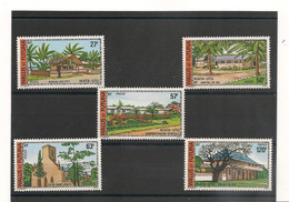 WALLIS ET FUTUNA  ANNÉE 1977 BÂTIMENTS ET MONUMENTS N° Y/T : 203/207** CÔTE : 27,50 € - Unused Stamps