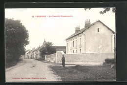 CPA Courson-les-Carrières, La Nouvelle Gendarmerie - Courson-les-Carrières