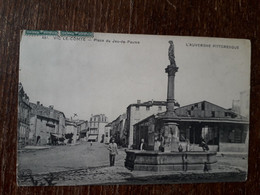 L35/424 VIC LE COMTE - Place Du Jeu De Paume - Vic Le Comte