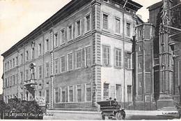 84 - CARPENTRAS : Place Du Palais - CPA - Vaucluse - Carpentras