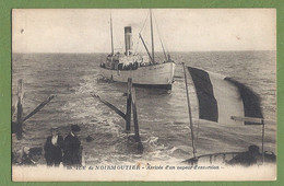 CPA - VENDÉE - ILE DE NOIRMOUTIER - ARRIVÉE D'UN VAPEUR D'EXCURSION - Belle Animation Marine - édition J. Nozais / 88 - Noirmoutier