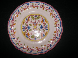 ASSIETTE EN FAIENCE NUMEROTE SIGNATURE A IDENTIFIER (MASSE FRERES ? MARTRES TOLOSANE ?...) - Martres (FRA)