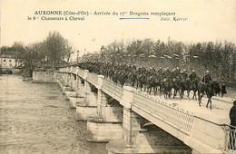 Auxonne * Arrivée Du 17ème Dragons Remplaçant Le 8ème Chasseurs à Cheval * Défilé Troupes * Militaires Militaria - Auxonne