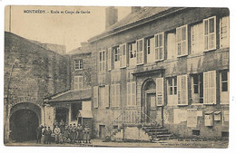 CPA ANIMEE MONTMEDY, ANIMATION DEVANT L'ECOLE ET CORPS DE GARDE, MEUSE 55 - Montmedy