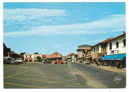 CP MIMIZAN PLAGE, LA PLACE DU MARCHE, CITROEN TUBE PLATEAU ( DEPANNEUSE ? ), 2CV FOURGONNETTE, RENAULT 4L, MAGASINS, 40 - Mimizan Plage