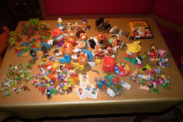 Lot +170 Figurines Diverses+ Accessoires Kinder, Patate, Animaux, Indiens, Cow-boys , Dysney Et Autres + DVD Snoopy. - Lots