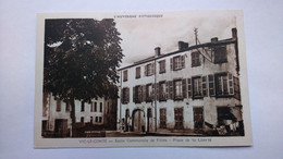 Carte Postale ( GG4 ) Ancienne De Vic Le Comte , école Communale De Filles , Place De La Liberté - Vic Le Comte