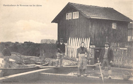 CPA 17 OSTREICULTEURS DE MARENNES SUR LES CLAIRES - Marennes