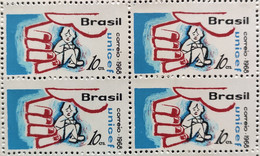 C 612 Brazil Stamp Fund Of United Nations For Children's Hand 1968 Block Of 4 2 - Autres & Non Classés