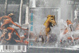 FRANCE 2010 BLOC OBLITERE  FETE DU TIMBRE PROTEGEONS - F 4440 - Afgestempeld