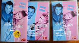 Lot De 2 Cassettes Vidéos VHS - Un Gars, Une Fille N° 3 Dans Un Coffret - TV-Serien