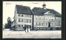 AK Lüchow, Marktplatz Mit Gasthaus Ratskeller Und Zwei Frauen - Luechow