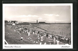 AK Büsum, Belebter Südstrand Gegen Leuchtturm - Büsum