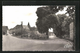 CPA Courson-les-Carrières, La Grande Route - Courson-les-Carrières