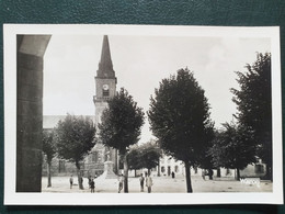 56 , Cleguerec ,la Place Et L'église - Cleguerec