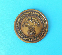 WRESTLING WORLD CUP 1988 - Athens (Greece) Official PARTICIPANT MEDAL * FILA Lutte Lotta Lucha Ringen Luta Medaille RRR - Habillement, Souvenirs & Autres