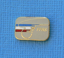 1 PIN'S //  ** F.F.R.S. / FÉDÉRATION FRANÇAISE DE ROLLER & SKATEBOARD / SPORT ** . (Calad'Trophée) - Skateboard