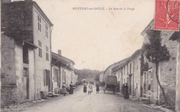 55. MONTIERS SUR SAULX. CPA. ANIMATION.  LA RUE DE LA FORGE - Montiers Sur Saulx