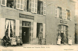 Callac * Rue Trégnier * Une Maison Et Villageois Du Village * Café Billard , Débit à Emporter - Callac