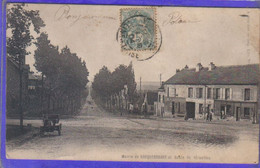 Carte Postale 78. Rocquencourt  La Mairie Et La Route De Versailles  Tacot  Très Beau Plan - Rocquencourt