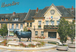 VIMOUTIERS. - L'Hôtel De Ville Et La "Vache Normande" - Vimoutiers