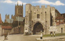 Castle Gateway & Cathedral Tower, Lincoln -  Unused Postcard - Lincolnshire - M&B National Series * - Lincoln