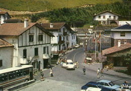 Arneguy. Frontière Franco-espagnole. Autocar, Automobiles Citroën DS, GS Etc. - Arnéguy