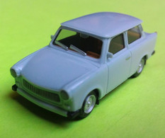 AUTOMOBILE MINIATURE 1:87 - TRABANT 601 - Bleu Pâle - HERPA - Sans Boite - Vitrée - Comme  Neuf - 2014 - Massstab 1:87