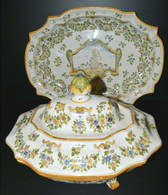 ANCIENNE SOUPIERE LEGUMIER TRIPODE & SON PLAT CERAMIQUE PORCELAINE MOUSTIERS COLLECTION Déco  Vitrine - Moustiers (FRA)