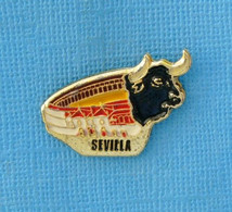 1 PIN'S //  ** SEVILLA / PLAZA DE TOROS DE LA MAESTRANZA DE CABALLERIA DE SÉVILLE ** - Tauromachie - Corrida