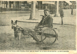 270821 - MARCHAND AMBULANT VOITURE A CHIEN Malinois Mutilé Travail Vivant De Vente De Ses Cartes Porte Bonheur Attelage - Autres & Non Classés