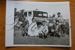 Filippijnen. Pater Wageners Met Zijn CJ5 Jeep Met Hard-Top Nummerplaat  J-48578 ('65) - Philippinen