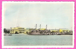 Dragueur Ouistreham M610 De La Marine Française Sur Une Photo Prise En Tunisie Sans Doute Bizerte Années 50 - Boats